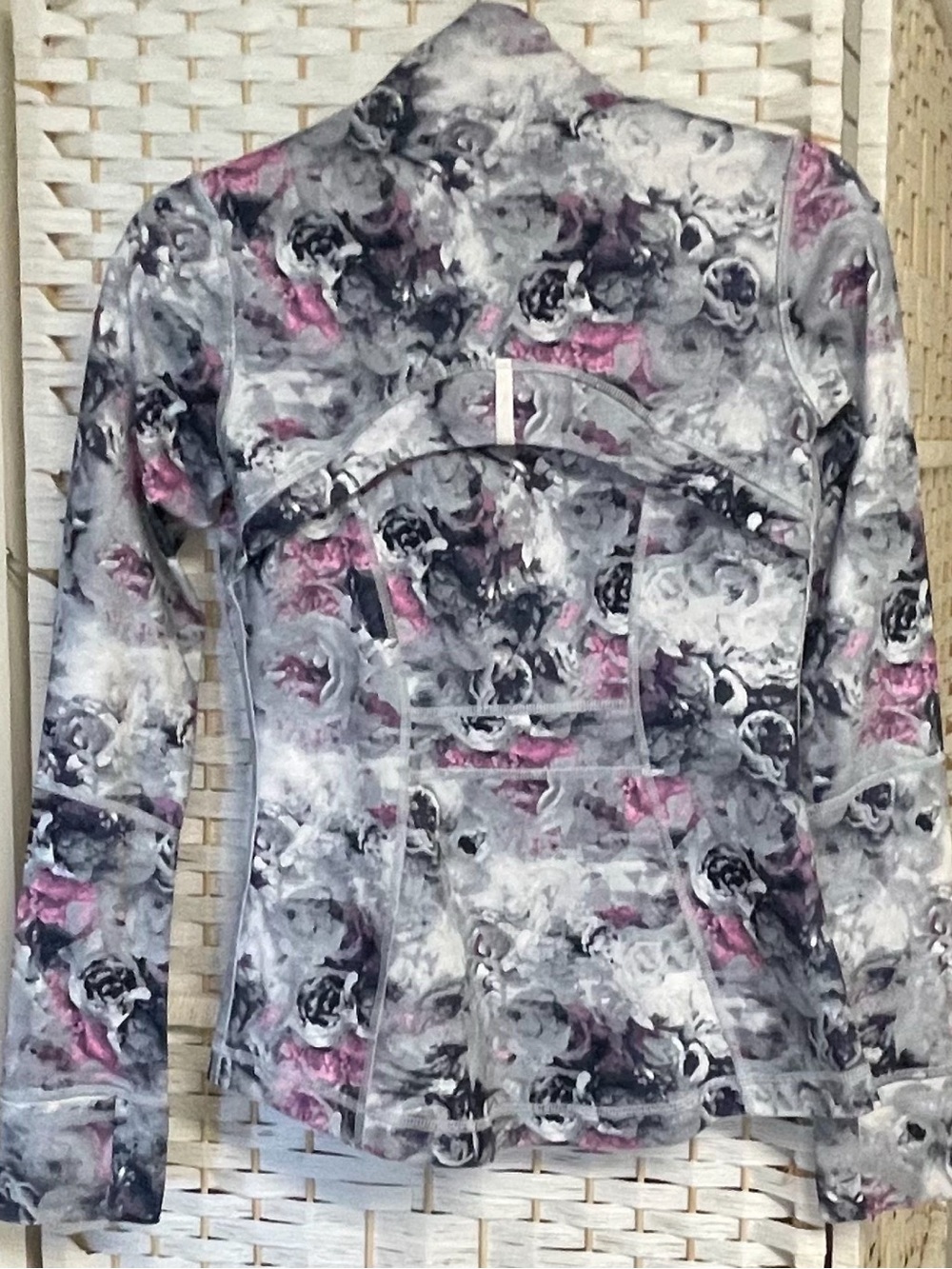 Lululemon Floral Print Long-Sleeve Women’s Top in Gray and Pink defines jacket